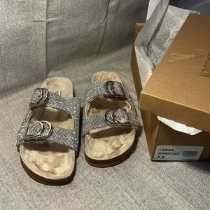 STEVE MADDEN Lenna Rinestones size 7 sandals.